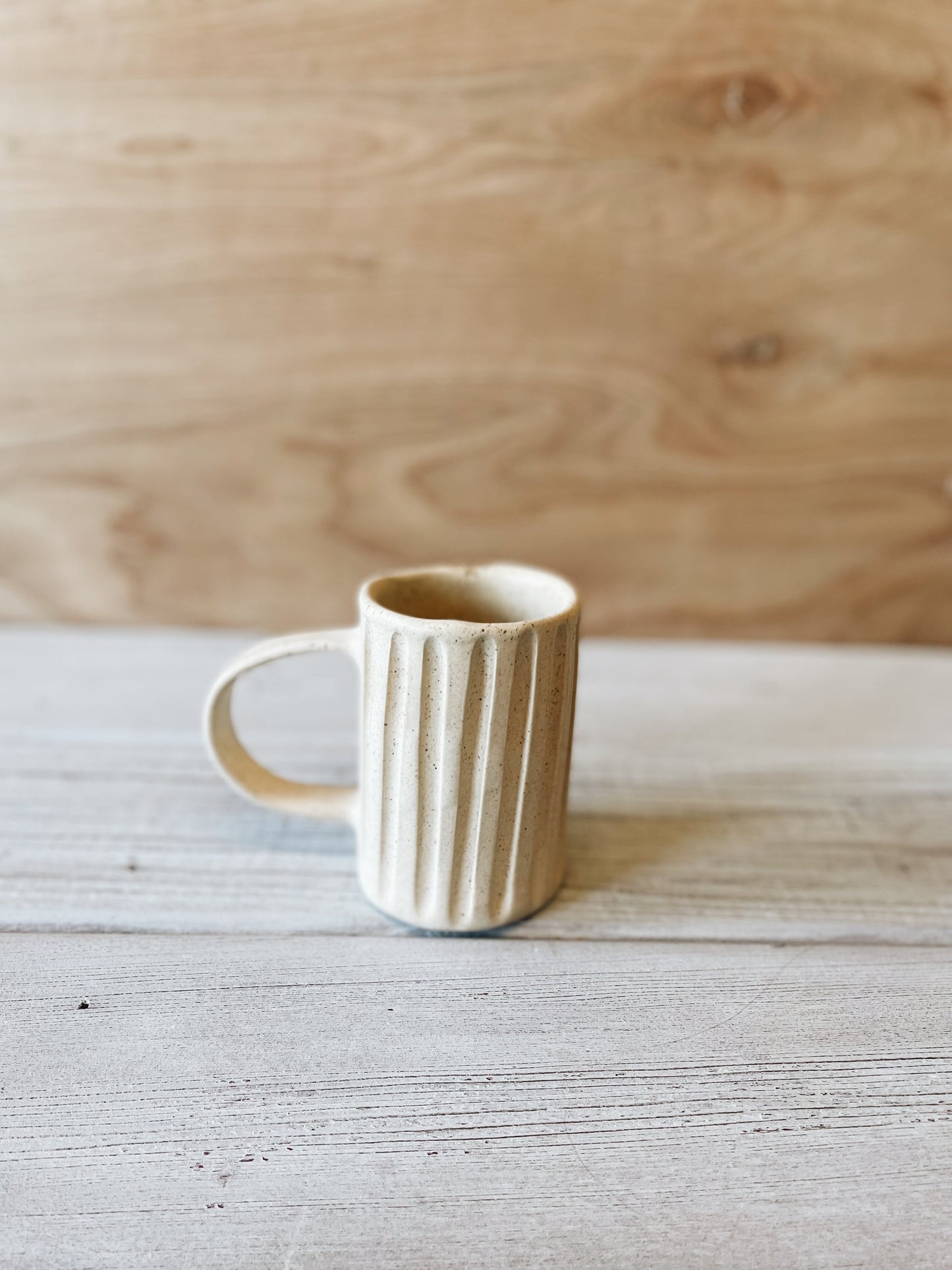 Ceramic lined mug in speckled cream.